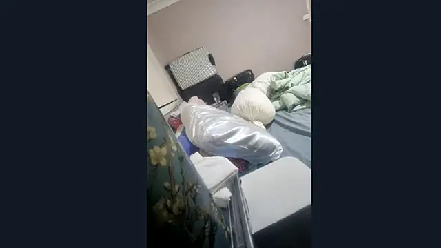 Snapshot of AmateurGuy23 chatting on 12/31/24, 03:31 AmateurGuy23 online show from 12/31/24, 03:31