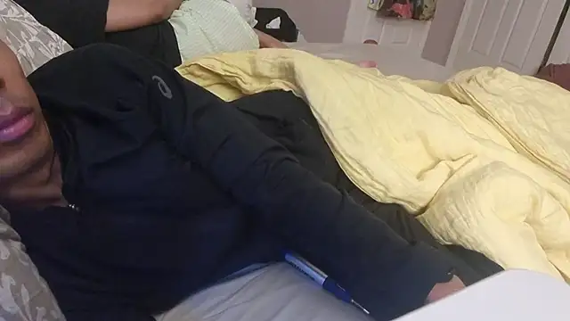 Snapshot of AmateurGuy23 chatting on 11/24/25, 05:12 AmateurGuy23 online show from 11/24/25, 05:12