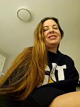 Snapshot of RebeccaXO_ chatting on 02/14/25, 03:11 RebeccaXO online show from 02/14/25, 03:11