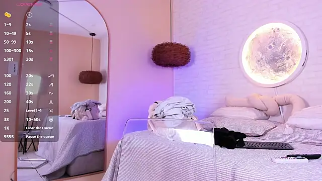 Snapshot of sophi_cooper29 chatting on 03/21/26, 08:56 sophi cooper29 online show from 03/21/26, 08:56