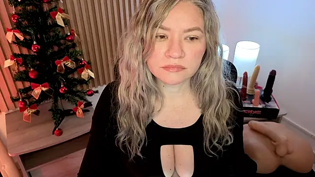 MarianL0ve online show from 11/29/25, 10:51