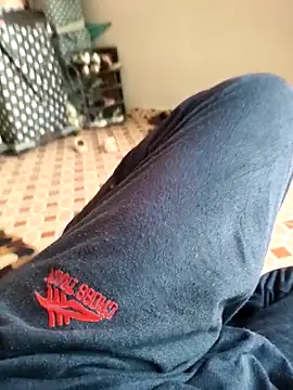 Snapshot of deshimund chatting on 10/28/25, 05:00 deshimund online show from 10/28/25, 05:00