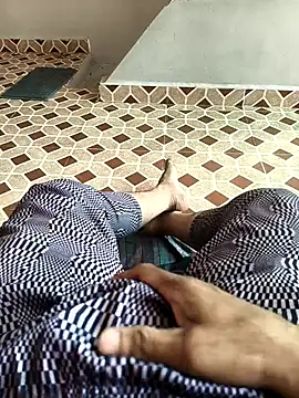 Snapshot of deshimund chatting on 10/29/25, 04:48 deshimund online show from 10/29/25, 04:48