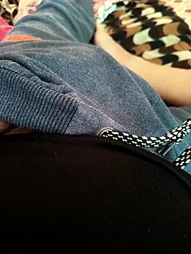 Snapshot of deshimund chatting on 10/31/25, 02:12 deshimund online show from 10/31/25, 02:12