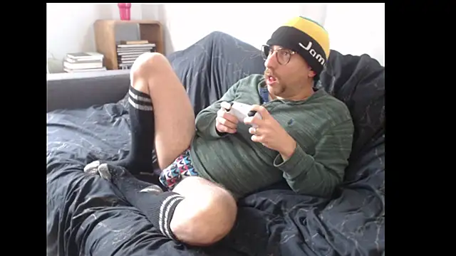 Snapshot of whiskyjane69 chatting on 10/14/25, 12:17 whiskyjane69 online show from 10/14/25, 12:17