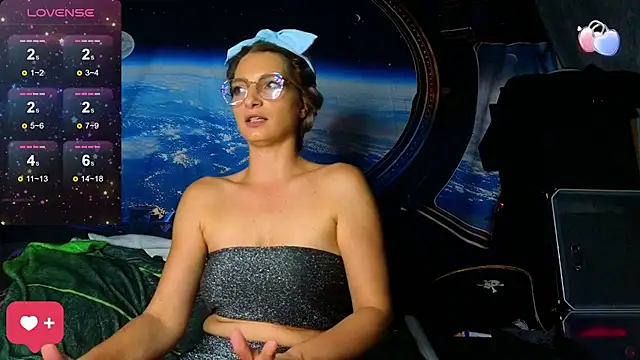 Snapshot of KittyMia chatting on 10/17/25, 07:16 KittyMia online show from 10/17/25, 07:16