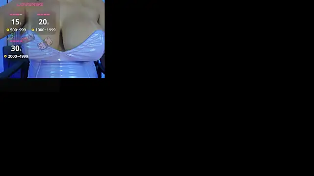 Snapshot of LeahJones_ chatting on 01/28/25, 11:07 LeahJones  online show from 01/28/25, 11:07