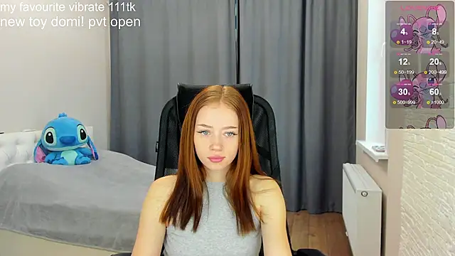 Snapshot of Hot_Mia_ chatting on 12/04/24, 08:23 Hot Mia online show from 12/04/24, 08:23