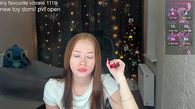 Snapshot of Hot_Mia_ chatting on 12/08/24, 12:19 Hot Mia online show from 12/08/24, 12:19