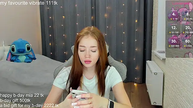 Snapshot of Hot_Mia_ chatting on 01/21/25, 12:18 Hot Mia online show from 01/21/25, 12:18