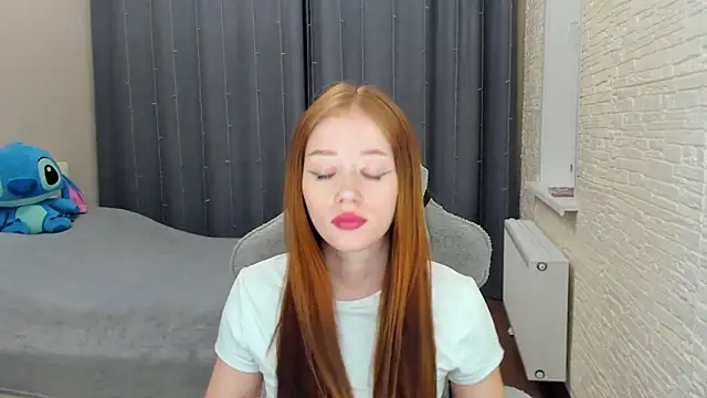 Snapshot of Hot_Mia_ chatting on 02/19/25, 03:49 Hot Mia online show from 02/19/25, 03:49