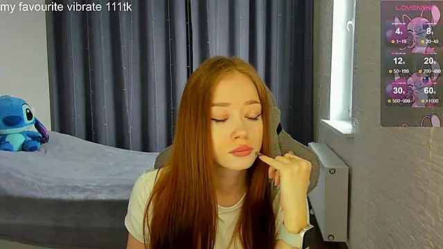 Snapshot of Hot_Mia_ chatting on 03/05/25, 10:33 Hot Mia online show from 03/05/25, 10:33