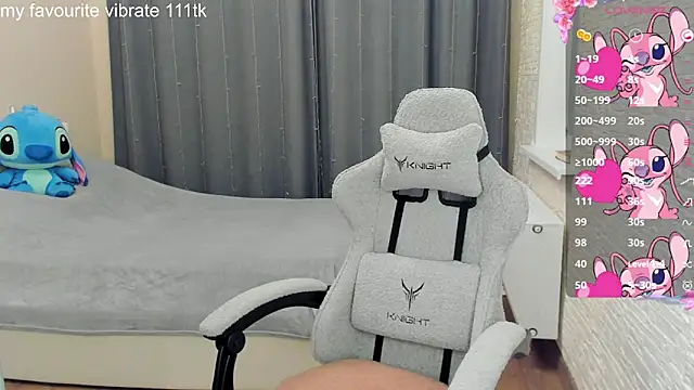 Snapshot of Hot_Mia_ chatting on 03/13/25, 04:01 Hot Mia online show from 03/13/25, 04:01