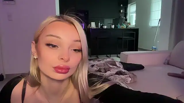 Snapshot of HannaXLove chatting on 02/01/26, 03:10 HannaXLove online show from 02/01/26, 03:10