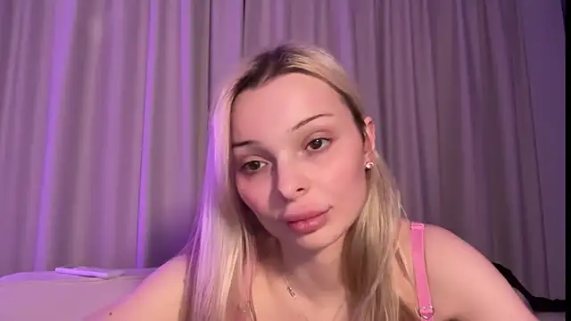 Snapshot of HannaXLove chatting on 02/25/26, 09:02 HannaXLove online show from 02/25/26, 09:02