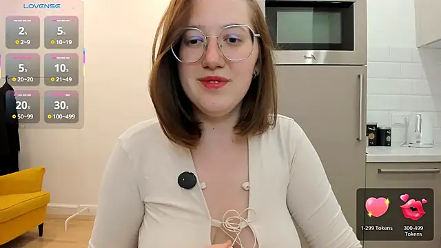 Snapshot of Charmy_Gracy chatting on 06/19/26, 08:40 Charmy Gracy online show from 06/19/26, 08:40