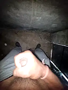 Snapshot of breejs chatting on 11/26/25, 04:35 breejs online show from 11/26/25, 04:35