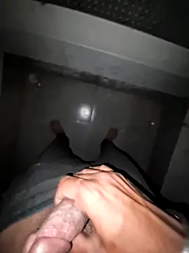 Snapshot of breejs chatting on 12/17/25, 02:56 breejs online show from 12/17/25, 02:56