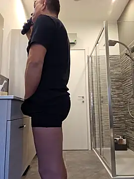 Snapshot of kekko-1982 chatting on 12/15/24, 10:28 kekko-1982 online show from 12/15/24, 10:28