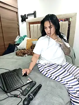 Snapshot of Pocahontas_d chatting on 03/25/26, 12:33 Pocahontas d online show from 03/25/26, 12:33