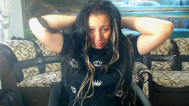 Snapshot of MoistMady chatting on 09/29/25, 05:45 MoistMady online show from 09/29/25, 05:45