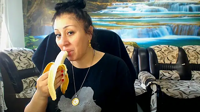 MoistMady online show from 03/11/26, 06:30