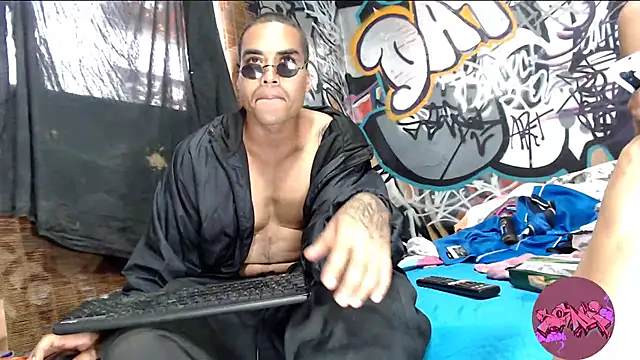 Snapshot of Justin_Frank chatting on 02/23/25, 06:01 Justin Frank online show from 02/23/25, 06:01
