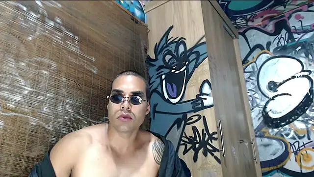 Snapshot of Justin_Frank chatting on 04/08/26, 01:05 Justin Frank online show from 04/08/26, 01:05