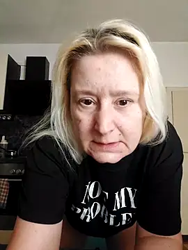 Snapshot of GeileEstelle chatting on 02/22/26, 04:02 GeileEstelle online show from 02/22/26, 04:02