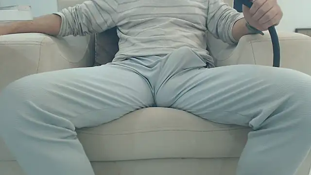 Snapshot of masterxmonster chatting on 12/21/25, 12:07 masterxmonster online show from 12/21/25, 12:07