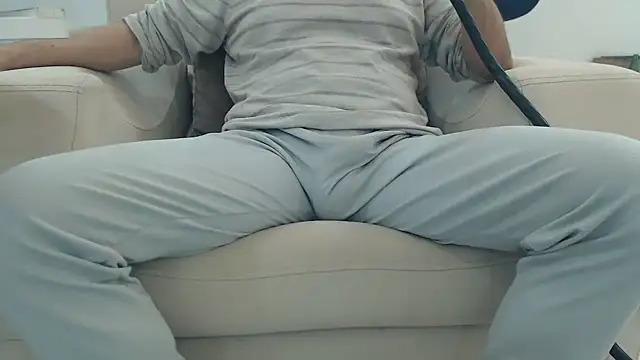 Snapshot of masterxmonster chatting on 01/15/26, 12:15 masterxmonster online show from 01/15/26, 12:15