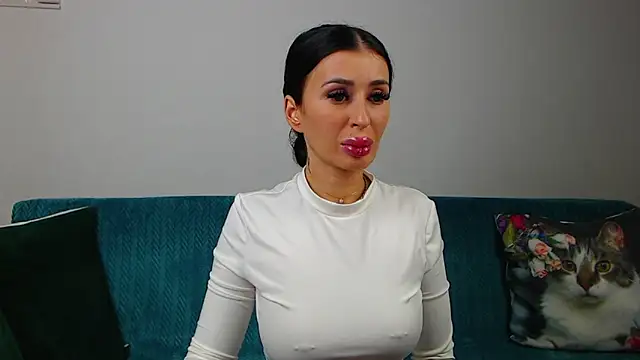 SaraDaisy online show from 11/29/25, 06:22