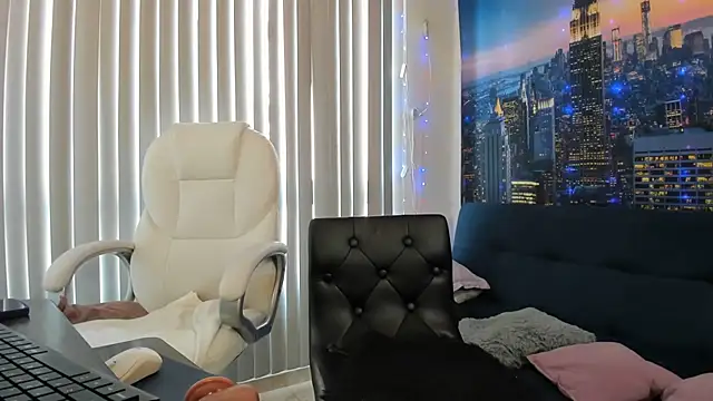 Snapshot of ashleymilf_1 chatting on 02/19/25, 10:09 ashleymilf 1 online show from 02/19/25, 10:09
