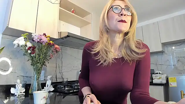 Snapshot of ashleymilf_1 chatting on 02/21/25, 06:26 ashleymilf 1 online show from 02/21/25, 06:26