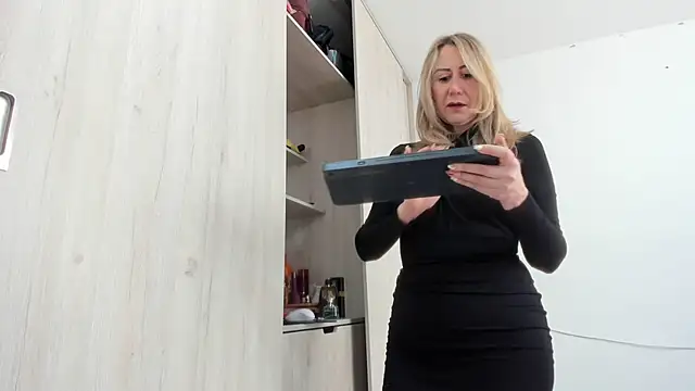 Snapshot of ashleymilf_1 chatting on 09/09/25, 01:43 ashleymilf 1 online show from 09/09/25, 01:43