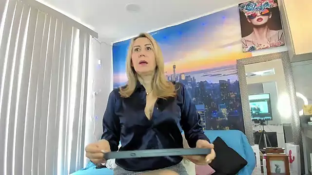 Snapshot of ashleymilf_1 chatting on 09/15/25, 04:51 ashleymilf 1 online show from 09/15/25, 04:51