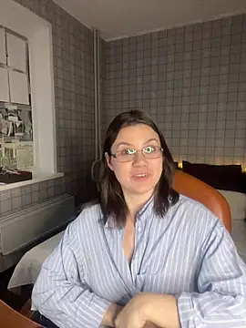 Snapshot of NinaVI chatting on 12/21/25, 09:00 NinaVI online show from 12/21/25, 09:00