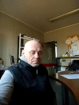 Snapshot of wilkalfa chatting on 12/19/25, 11:17 wilkalfa online show from 12/19/25, 11:17