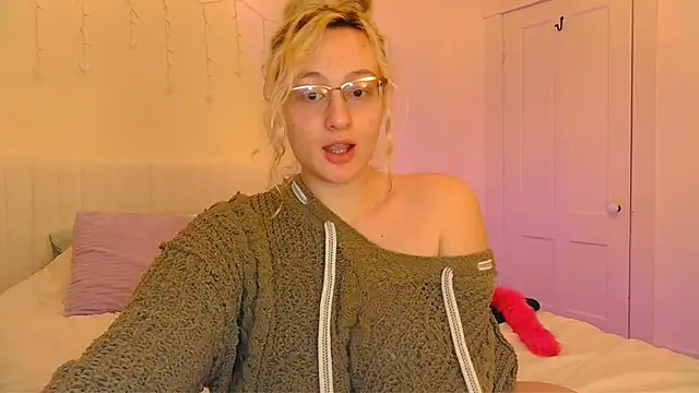 Snapshot of ashleyblaydex chatting on 03/02/26, 05:08 ashleyblaydex online show from 03/02/26, 05:08