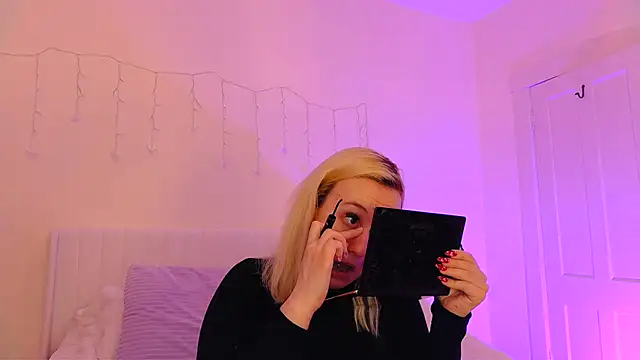 Snapshot of ashleyblaydex chatting on 03/02/26, 11:55 ashleyblaydex online show from 03/02/26, 11:55