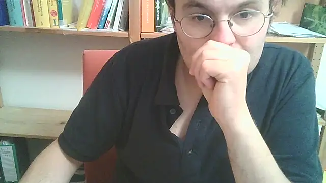 Snapshot of makau1 chatting on 11/08/25, 10:52 makau1 online show from 11/08/25, 10:52