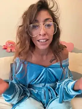 amanilouve online show from 10/15/25, 12:49