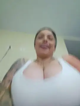 Snapshot of natalygolden69 chatting on 05/21/26, 12:01 natalygolden69 online show from 05/21/26, 12:01