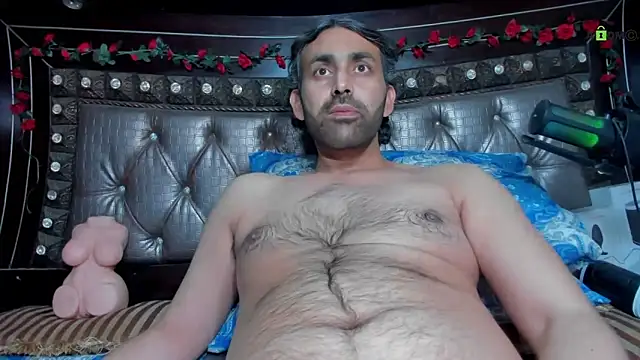 Snapshot of CrisJordan_Hot chatting on 12/19/25, 04:03 CrisJordan Hot online show from 12/19/25, 04:03