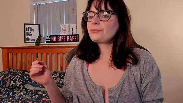 Snapshot of LucieWinters_UK chatting on 01/03/25, 12:41 LucieWinters UK online show from 01/03/25, 12:41