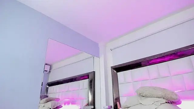 Snapshot of MiaConte chatting on 01/31/25, 01:22 MiaConte online show from 01/31/25, 01:22