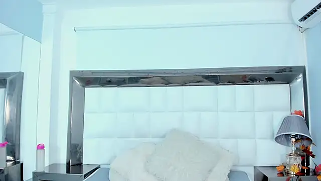 Snapshot of MiaConte chatting on 01/31/25, 07:08 MiaConte online show from 01/31/25, 07:08