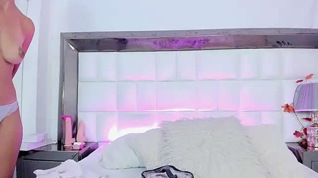 Snapshot of MiaConte chatting on 02/06/25, 07:18 MiaConte online show from 02/06/25, 07:18