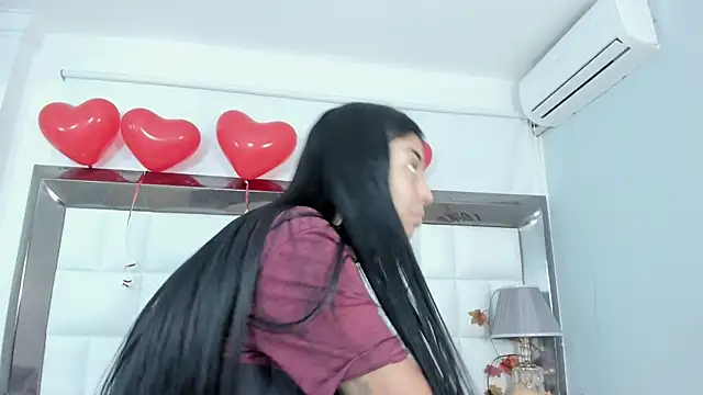 Snapshot of MiaConte chatting on 02/13/25, 07:21 MiaConte online show from 02/13/25, 07:21