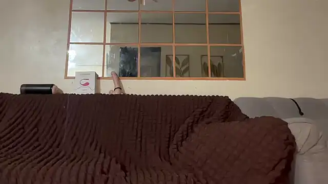 Snapshot of xTransQueenx chatting on 01/12/26, 04:23 xTransQueenx online show from 01/12/26, 04:23